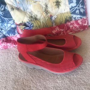 Clark’s Clarene  Prima Red Nubuck, Size 9.5M
